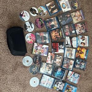 Black DVD Storage Case with Mixed Media Discs

35 dvd/blue rays